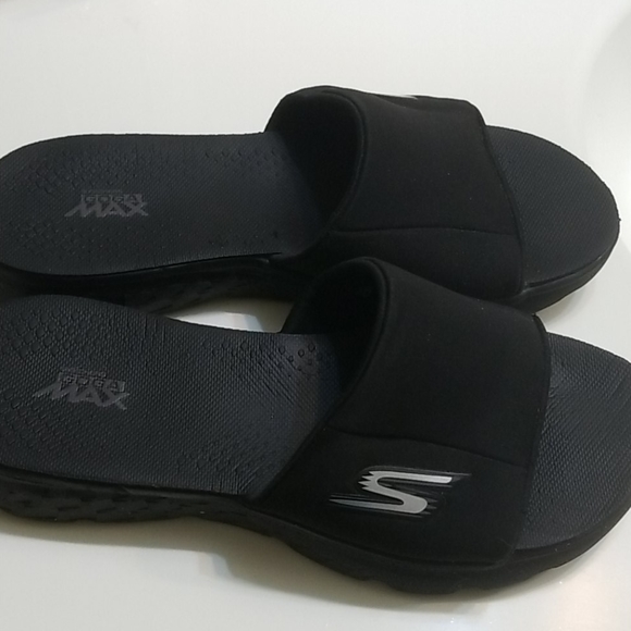 Sandals - Picture 2 of 4